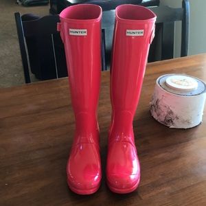 Size 8. Cherry bright red TALL glossy HUNTER BOOTS